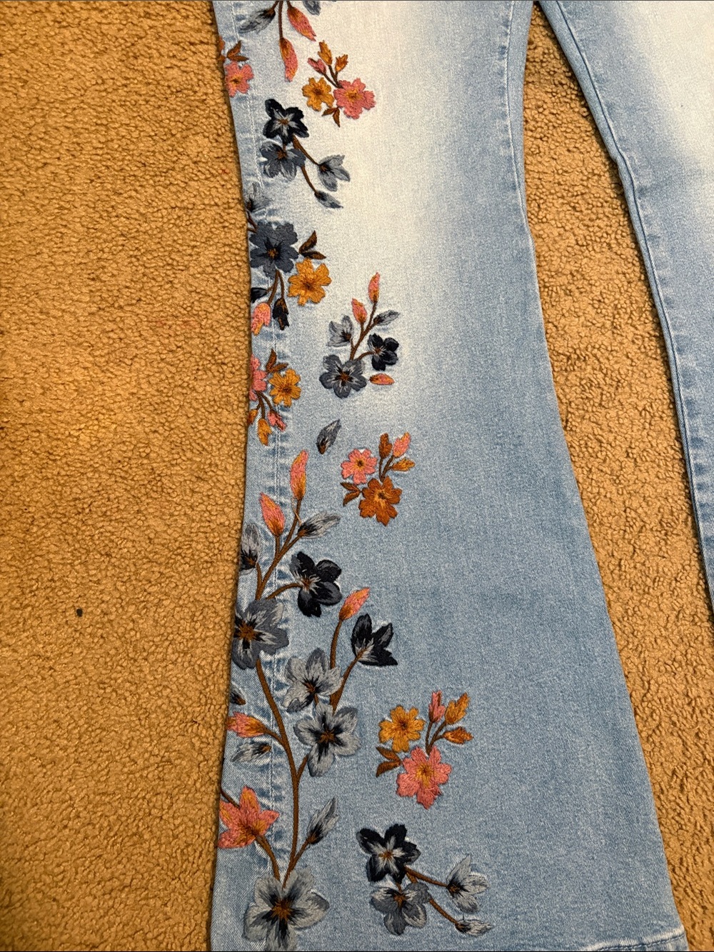 NWOT DRIFTWOOD Farrah Floral Embroidered Flare Jean 32 - Picture 3 of 7